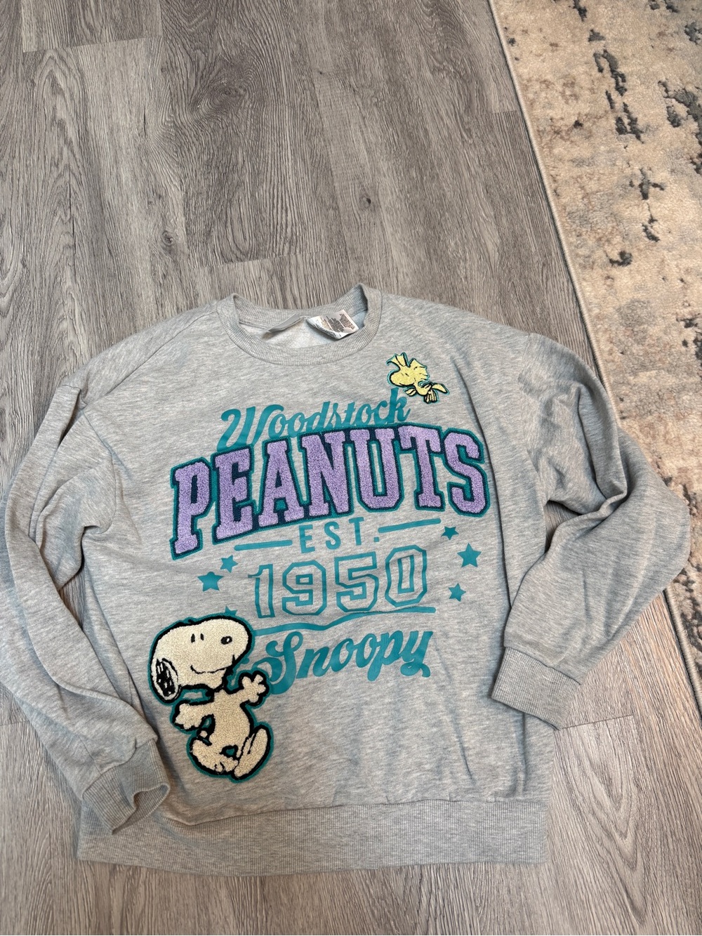 Peanuts Grey Sweatshirt w/ Peanuts & Woodstock Size Small Juniors 1950 Snoopy